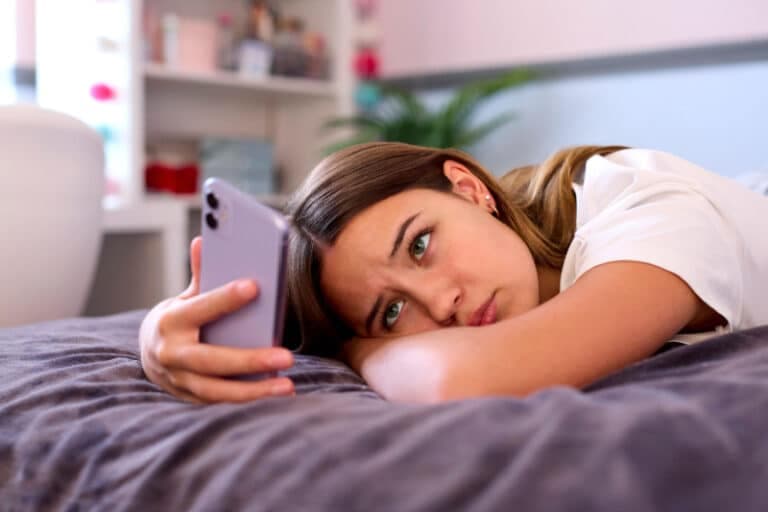 Nearly Half of Young Belgians Avoid Phone Calls - And the Reason Makes Total Sense